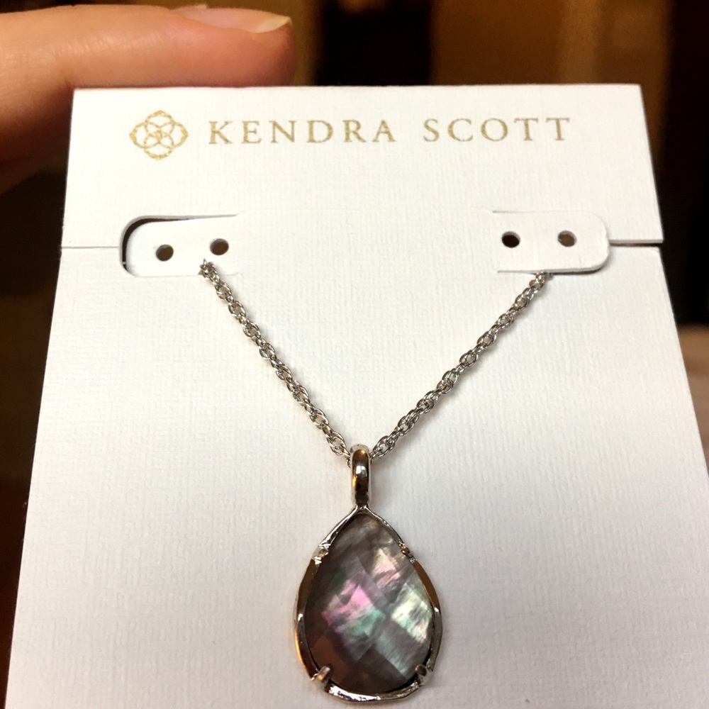 NWT Kendra Scott Kiri Teardrop Pendant Necklace